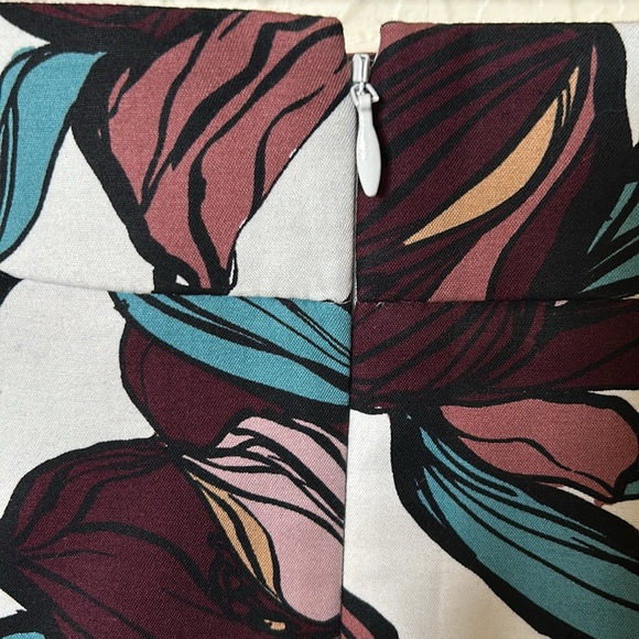 LOFT Floral Skirt - Picture 3 of 6